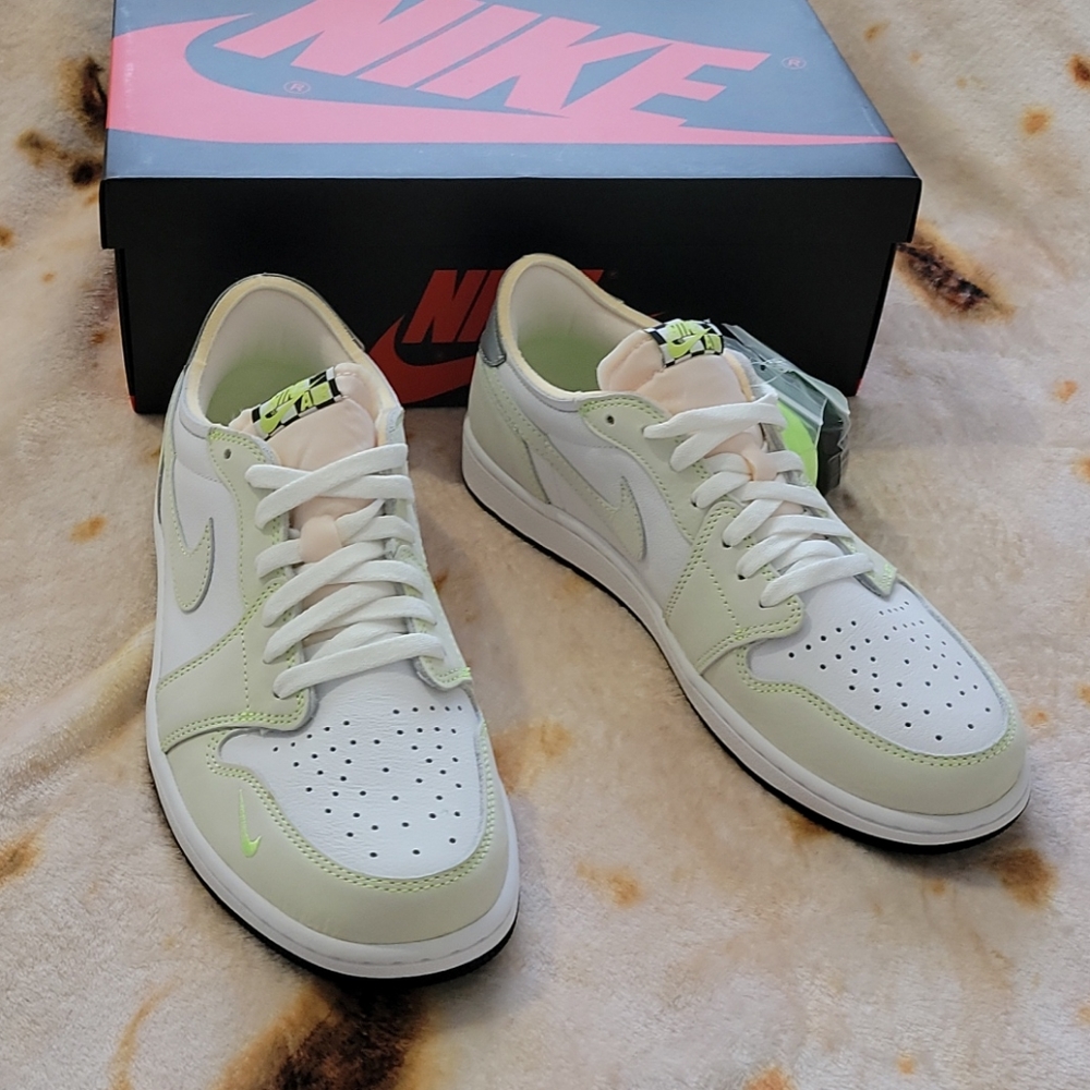 Air Jordan 1 Low OG 'Ghost Green'